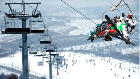 遼寧省蓋州市中和虹溪谷滑雪場